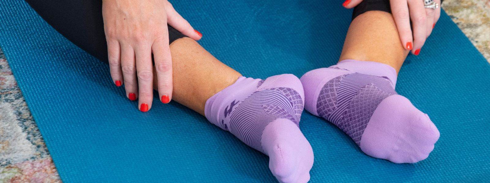 How do Plantar Fasciitis socks and sleeves work? - OS1st