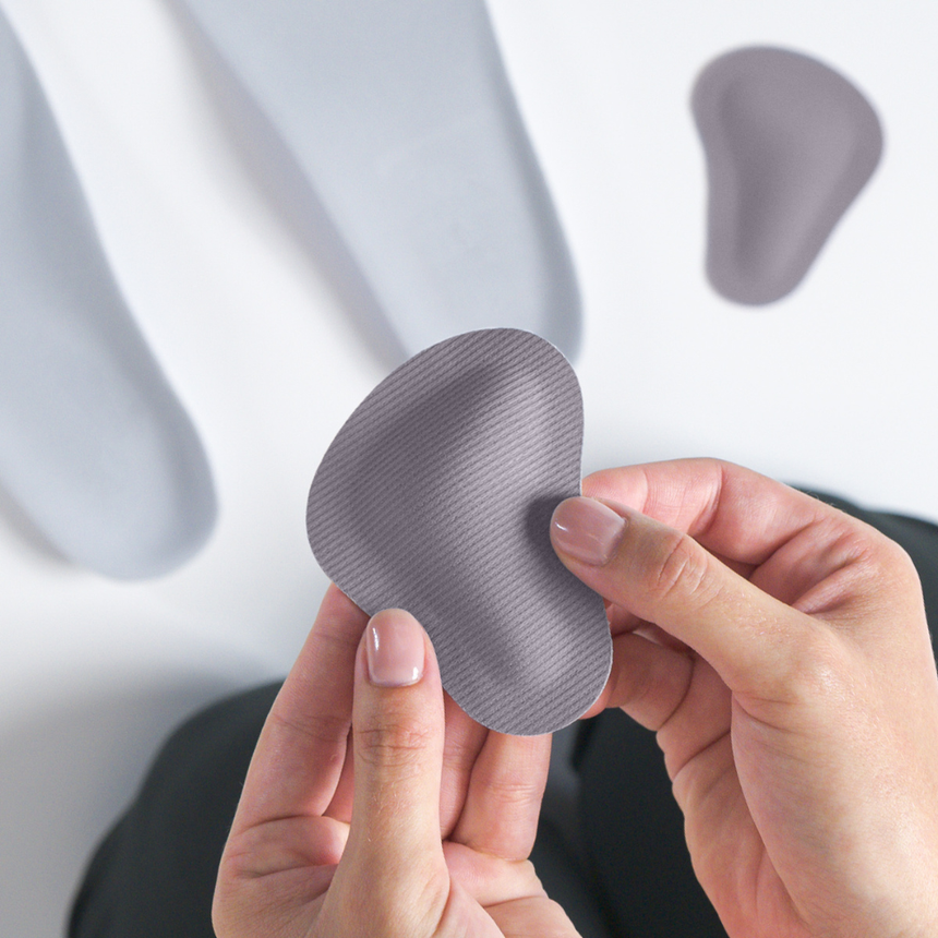 Woman holding (1) met pad | OS1st