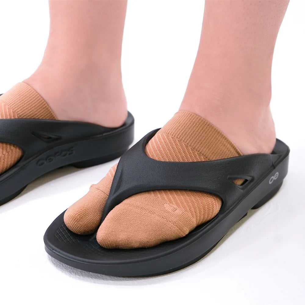 person wearing fs3 forefoot sleeve with flip flops | OS1st