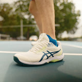 pickleball athlete wearing blue pickleball socks