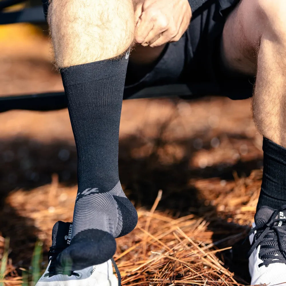 Runner wearing black crew plantar fasciitis socks | OS1st