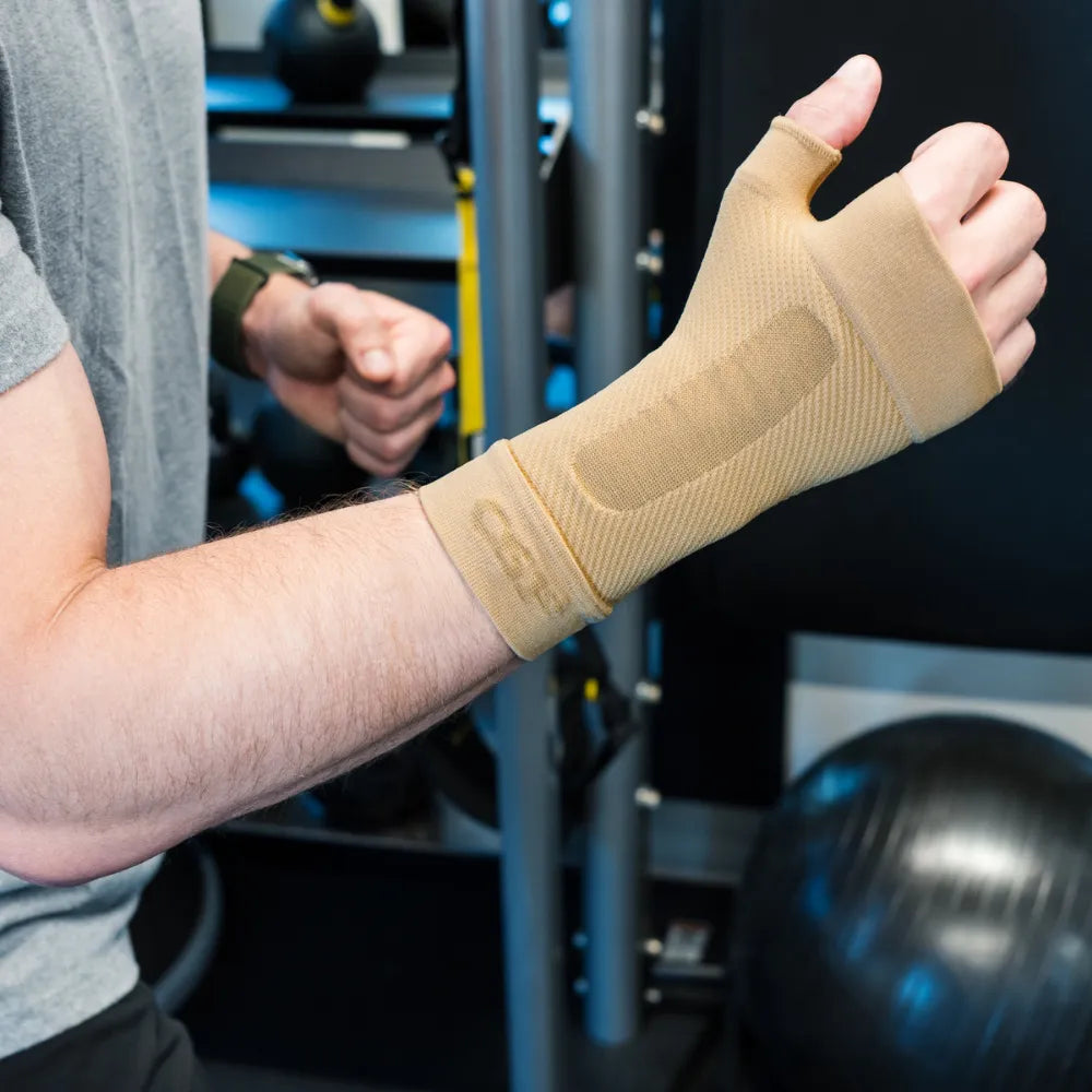 #color_tan
weightlifter wearing tan ws6 wrist sleeve | OS1st