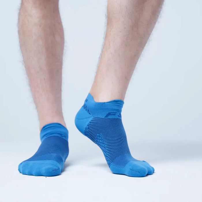 Man wearing blue plantar fasciitis socks - great for plantar fasciitis - first ever plantar fasciitis sock - plantar fasciitis leaders | OS1st